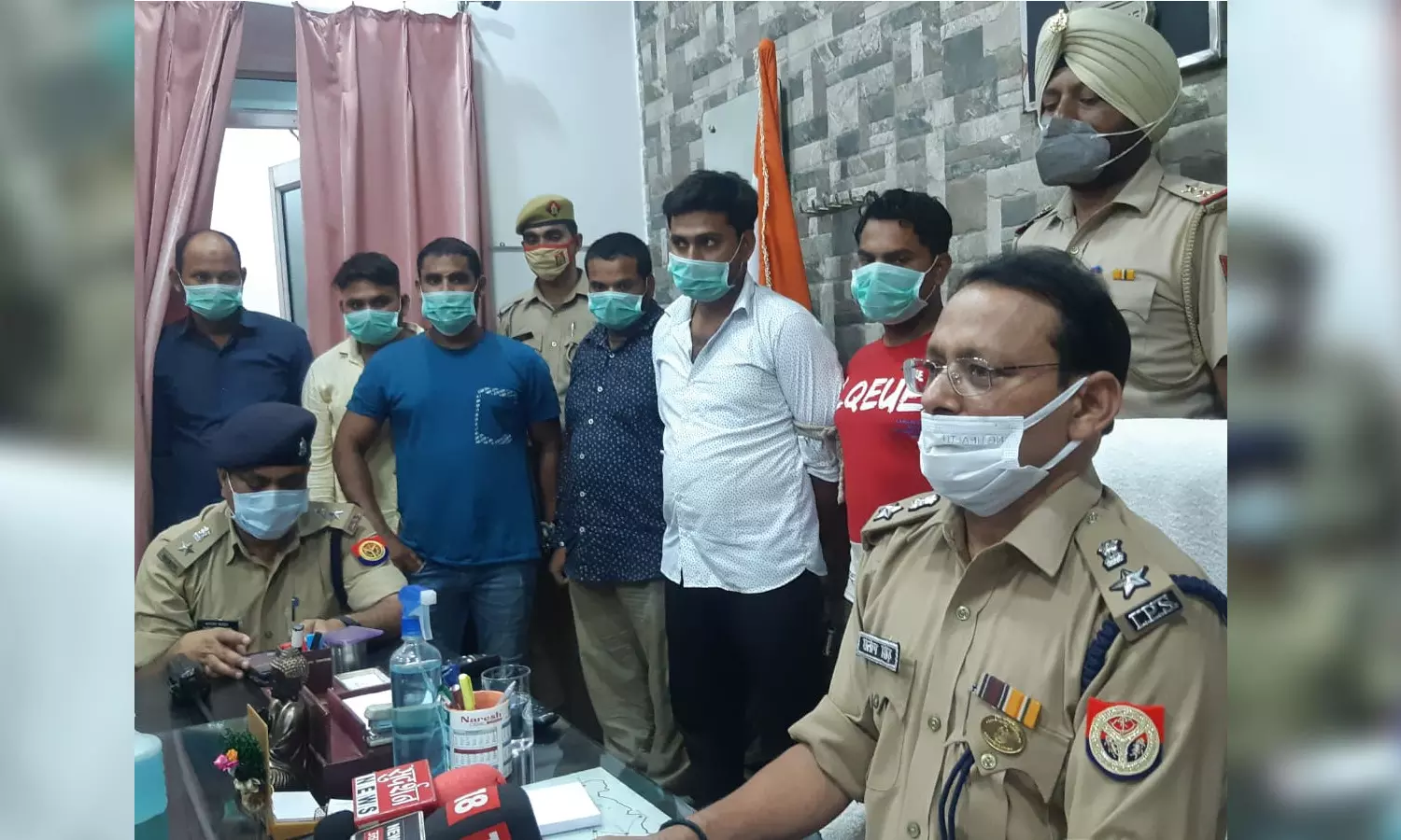 Bulandshahr Crime News: पुलिस ने किया अवैध वाहनों के कटान का खुलासा, 6 गिरफ्तार, 15 हैवी वाहन बरामद