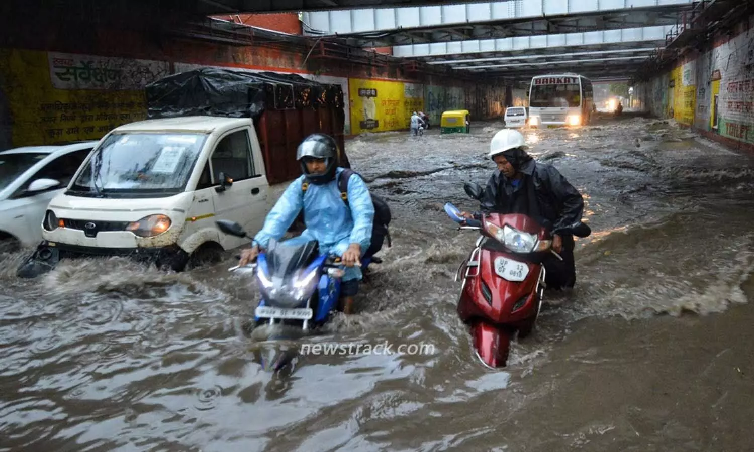 Aaj Ka Mausam: यूपी में आज का मौसम, बारिश का अलर्ट जारी, जानें आपके राज्य का क्या है हाल