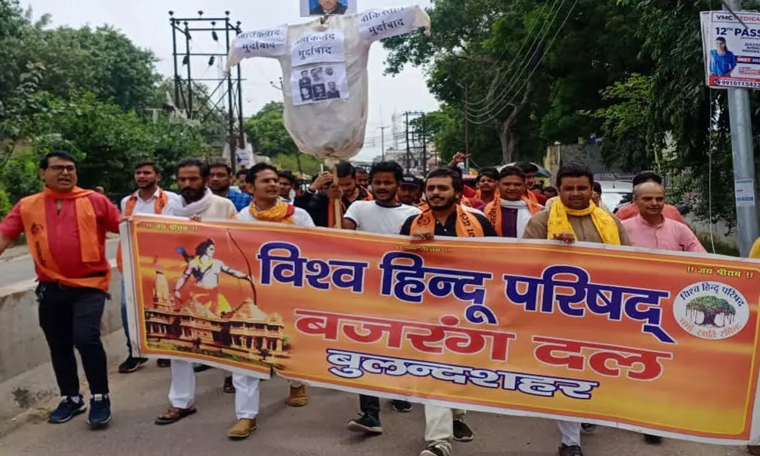 Hindutva organizations burn effigies of Pakistani terrorism, protest