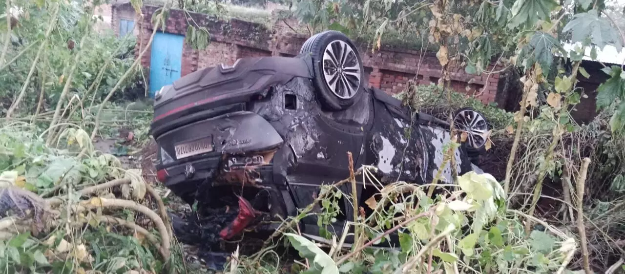 Auraiya uncontrolled car hit a vegetable vendor Death