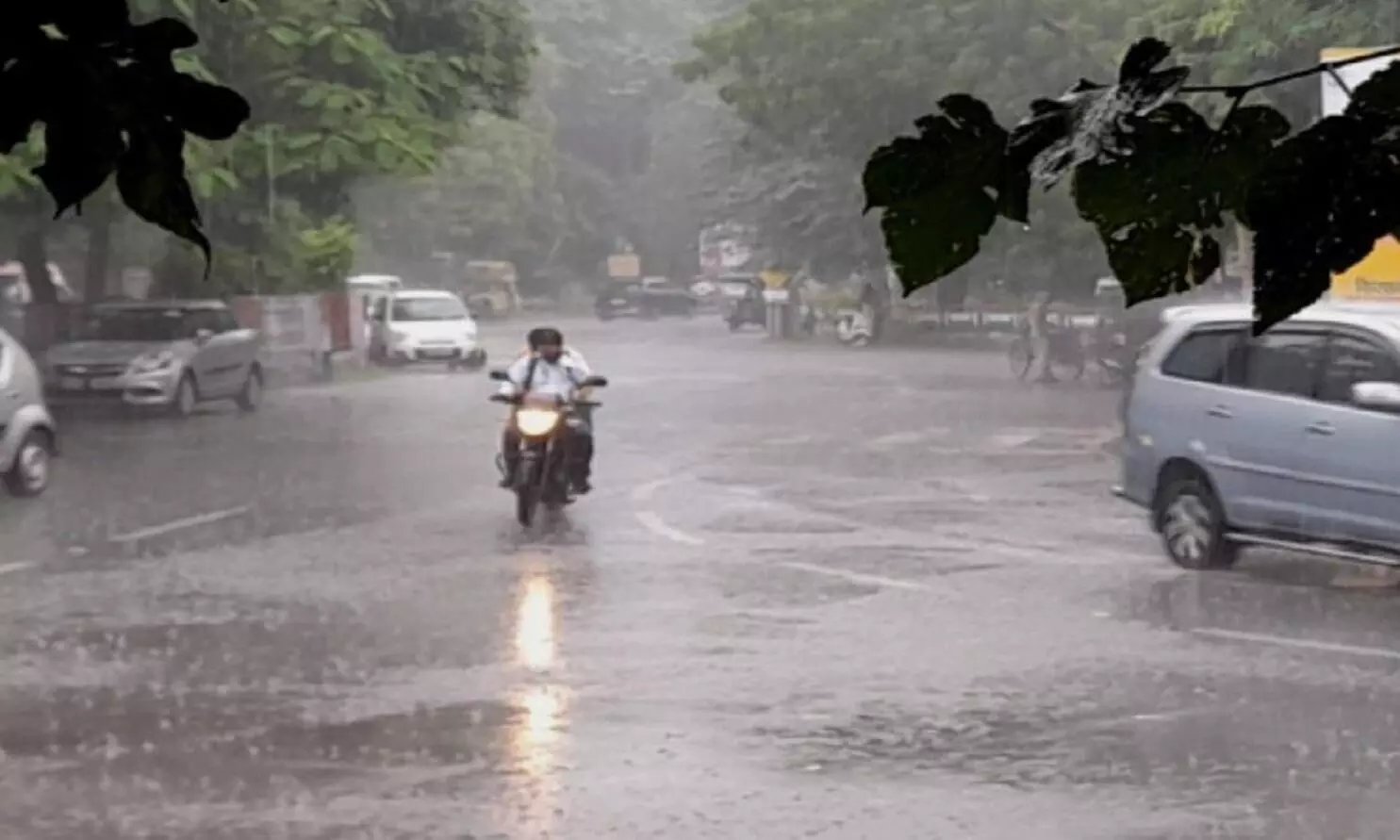 आज दिल्ली सहित इन इलाकों में हो सकती है तेज बारिश