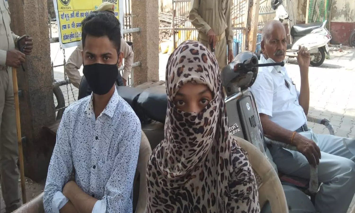 Agra News: मुस्लिम लड़का हिन्दू लड़की के साथ कोर्ट में पहुंचा शादी करने, वकील ने किया ये काम