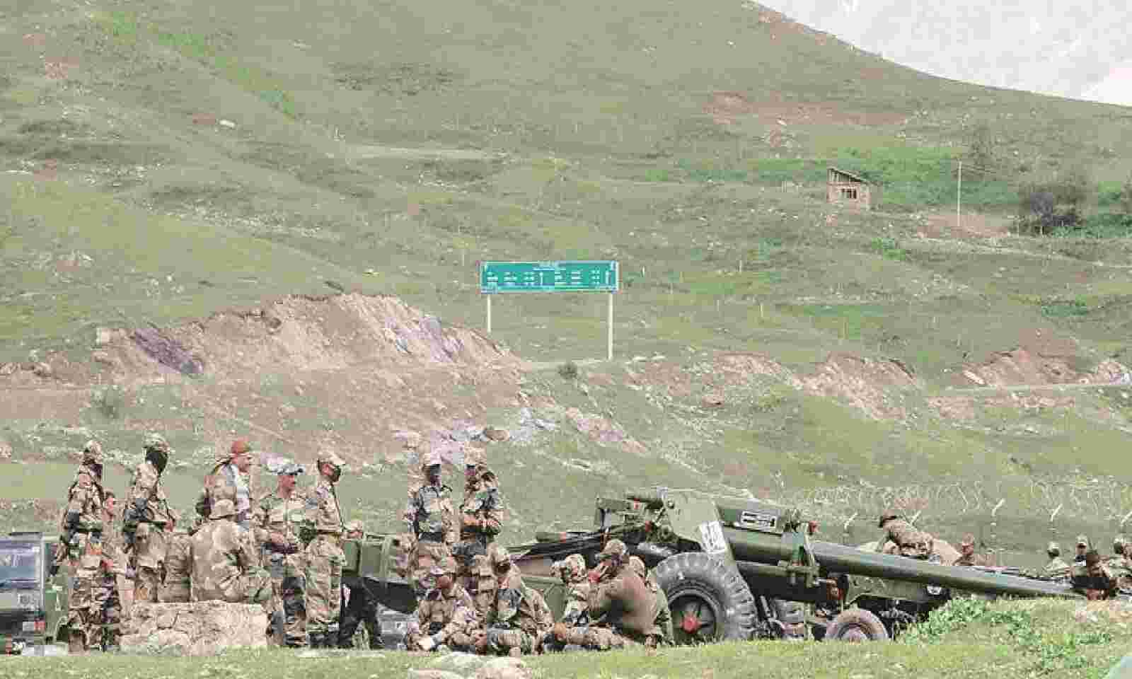 Ladakh Border china india china news new tents Eastern Ladakh border tents  bunkers Chinese soldiers indian army alert | Ladakh Border पर सेना हुई  अलर्ट, चीन ने फिर ताने तंबू, बंकर बनाने