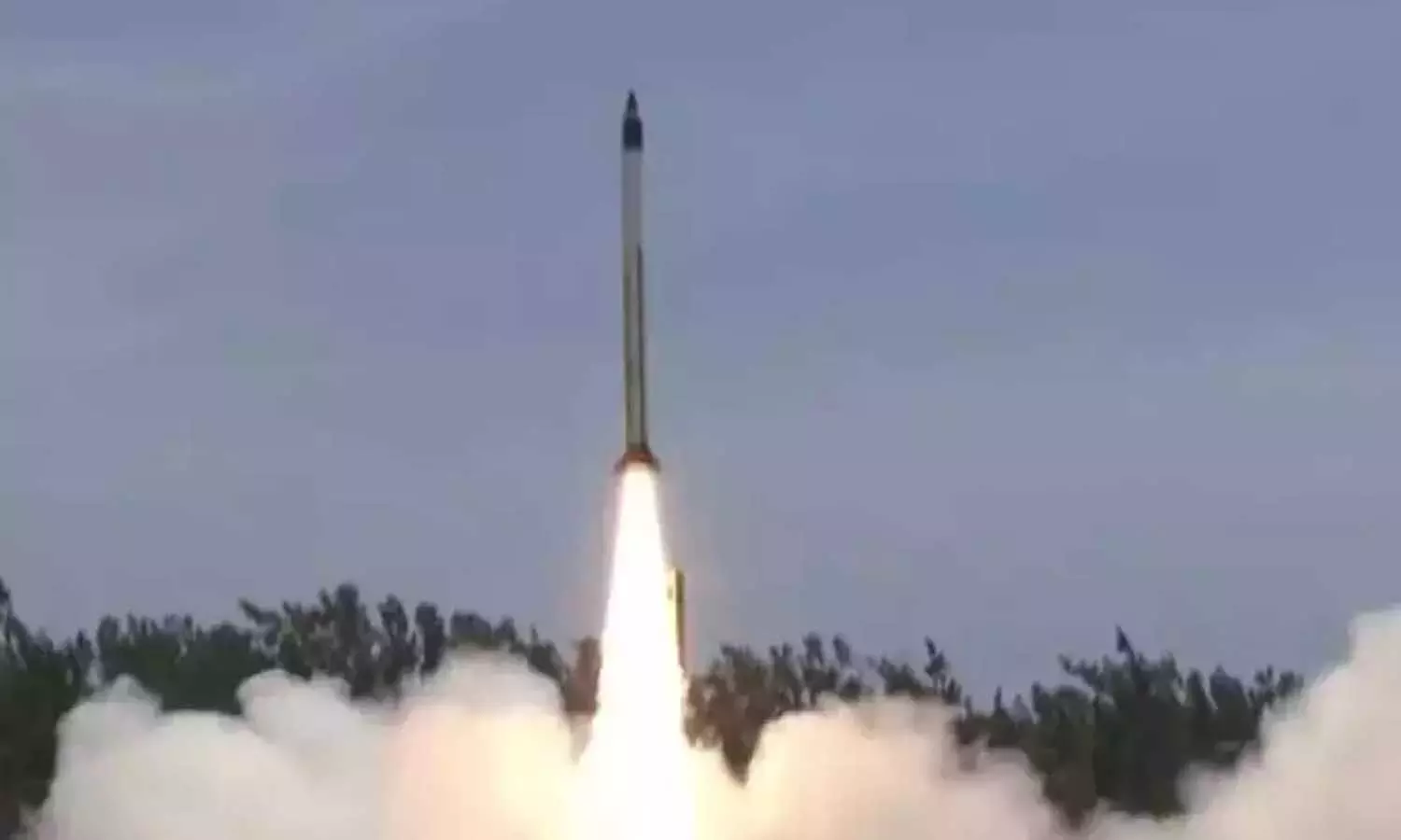 America Hypersonic Missile: अमेरिका ने हाइपरसोनिक मिसाइल का किया सफल परीक्षण, जानें खासियत