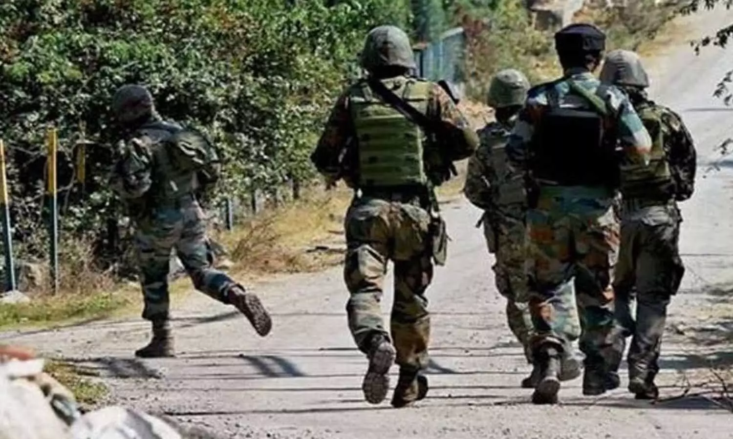 Jammu Kashmir Mein Aatanki Hamla : जम्मू के राजौरी में आंतकी हमला, 4 जवान समेत एक जेसीओ शहीद, मुठभेड़ जारी