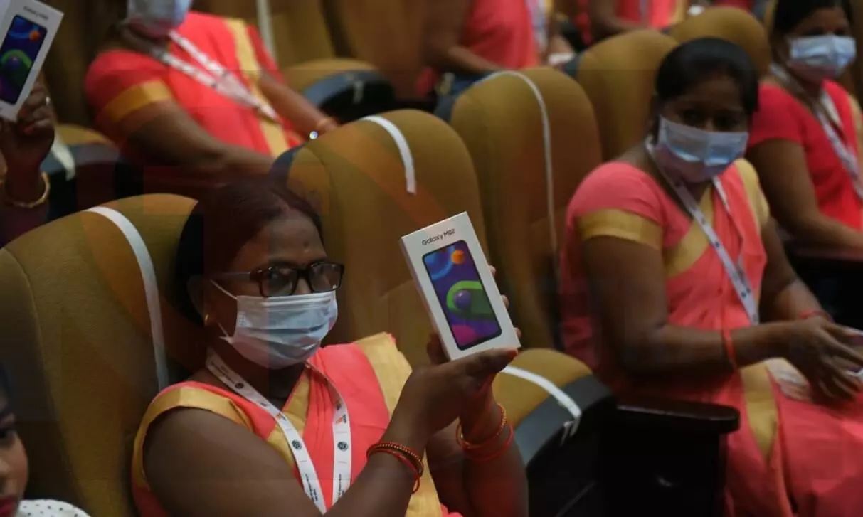 Anganwadi women showing mobile phones