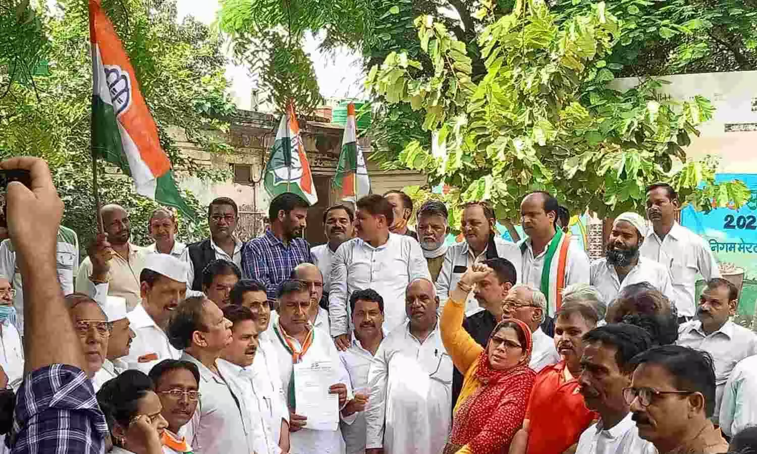 Congressmen demonstrated at the Collectorate