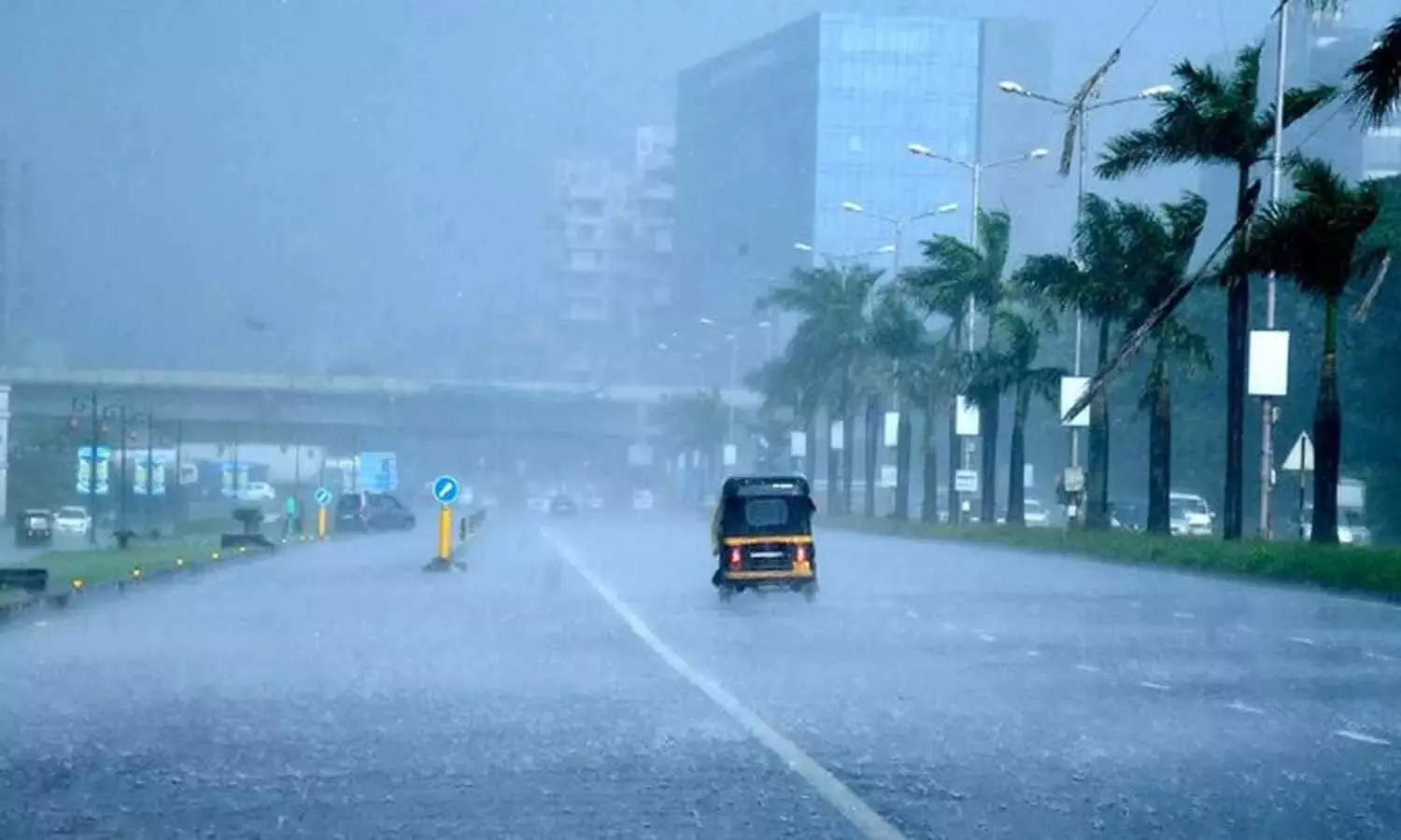 Aaj Ka Mausam: जल्द होगी मानसून की वापसी, आज दिल्ली, यूपी में तेज बारिश के आसार, जानें आज का मौसम का हाल