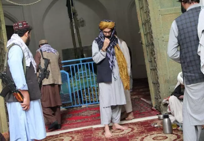 afghanistan taliban news Taliban leader Anas Haqqani visited shrine of sultan mahmud ghaznavi tomb  Afghanistan News