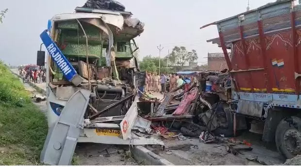 Barabanki Road Accident Kisan Path Barabanki Bus and truck collision nine people died barabanki police rushed to the spot