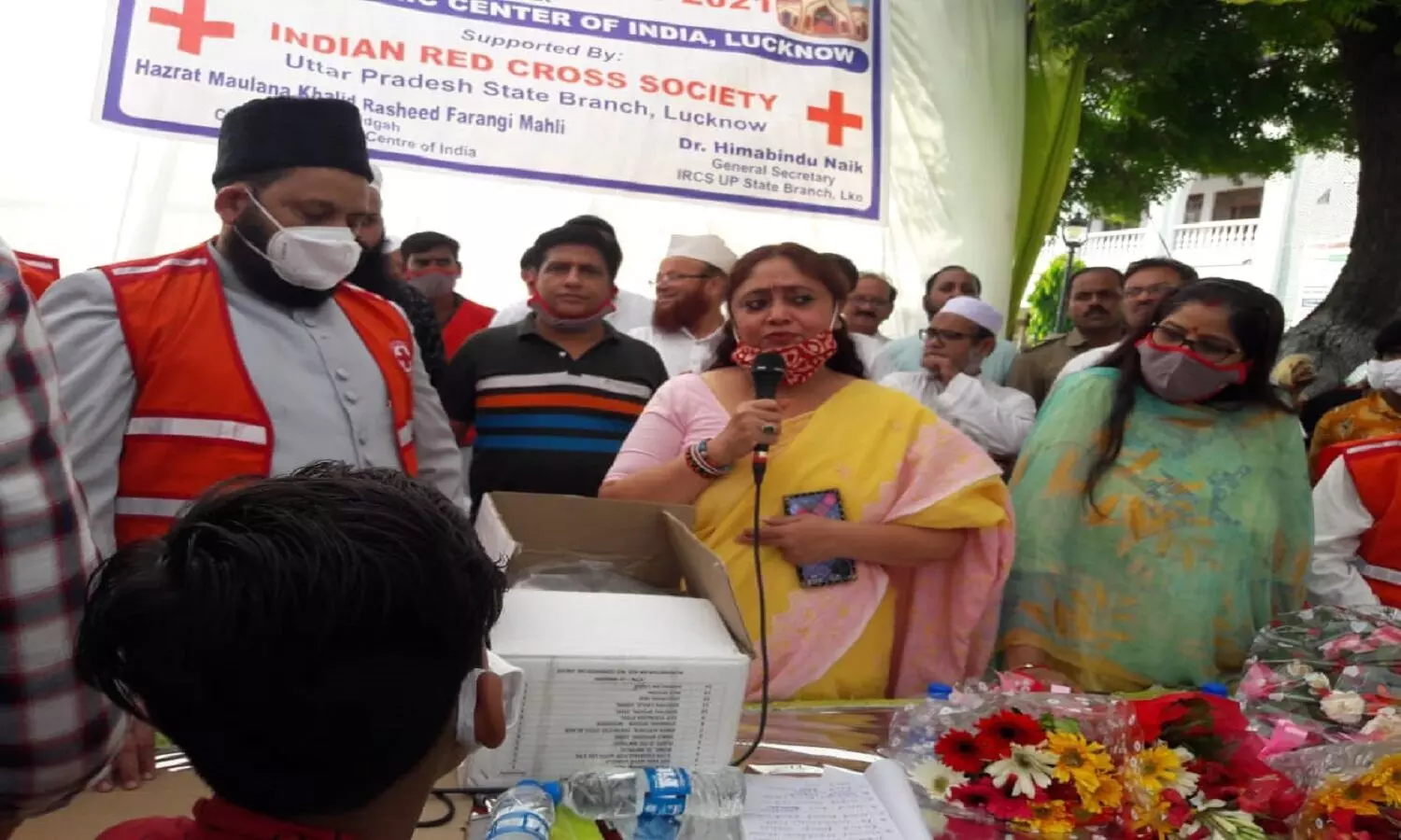 Lucknow News: Red Cross Society ने सैकड़ों महिलाओं को बांटी हाइजेनिक किट, वैक्सीन पर बोले राजेन्द्र सिंह बग्गा