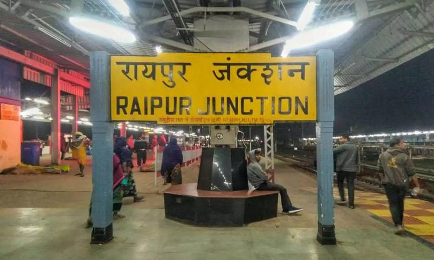 Chhattisgarh Blast: रायपुर रेलवे स्टेशन पर बड़ा धमाका, CRPF के 6 जवान घायल, 24 घंटे में दूसरा बड़ा हादसा