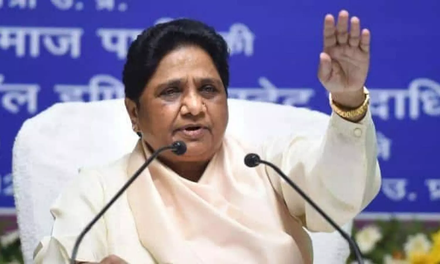 Mayawati target congress