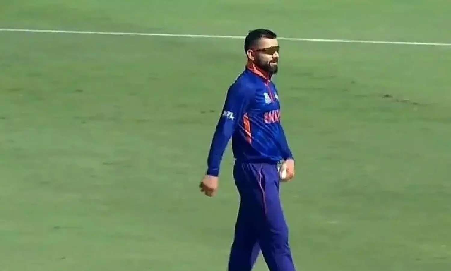 Virat Kohli Bowling t20: हिट मैन की कप्तानी में विराट ने की गेंदबाजी, टी20 विश्व कप में 6वें बॉलिंग ऑप्शन बन सकते हैं रोहित और विराट!