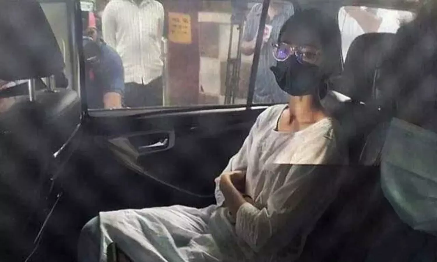 Mumbai Drug Bust: खत्म हुई पूछताछ, NCB दफ्तर से निकलीं अनन्या पांडे, सुबह 11 बजे फिर तलब