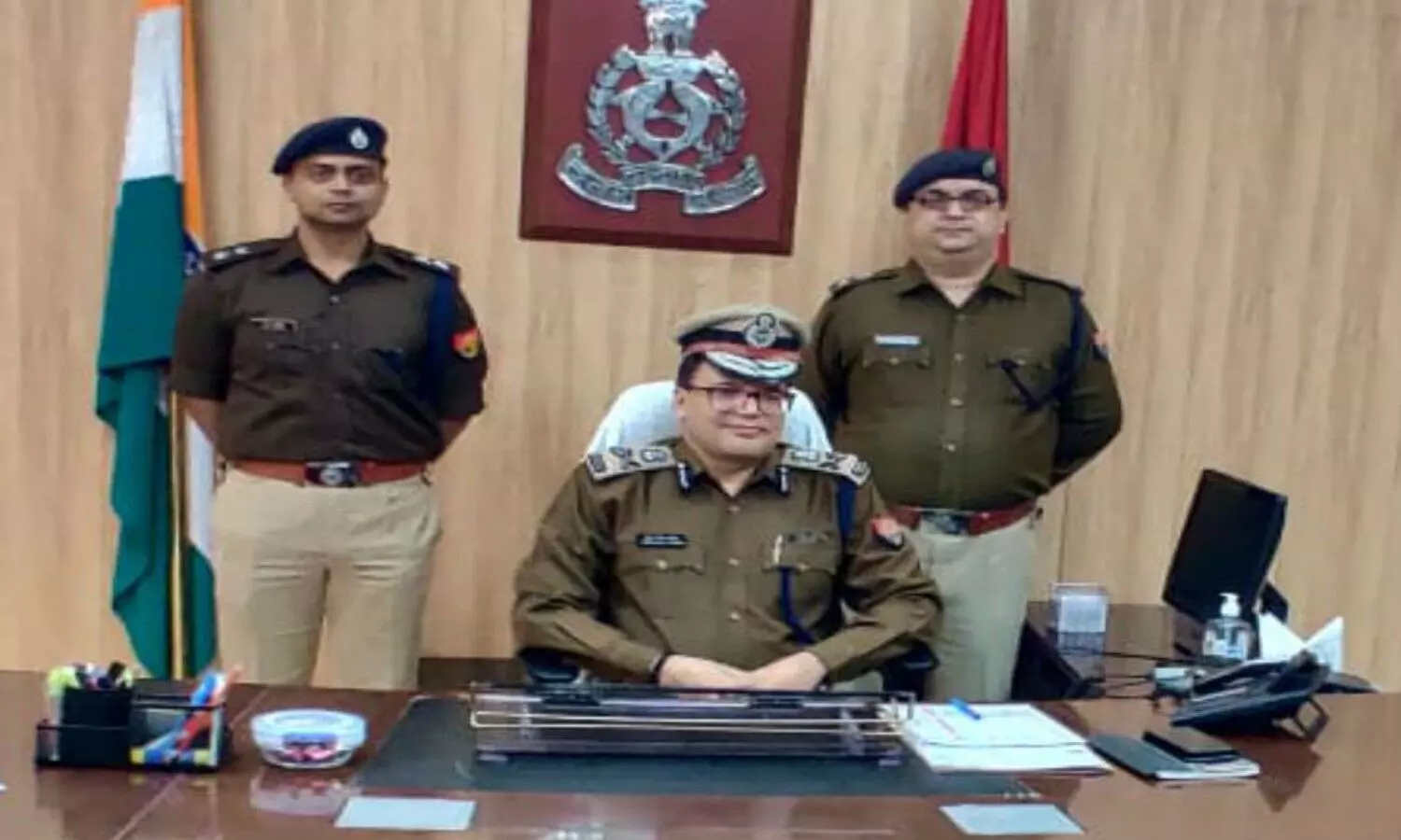 Lucknow Police Commissioner DK Thakur Priyanka Gandhi Selfie Case investigate yogi government