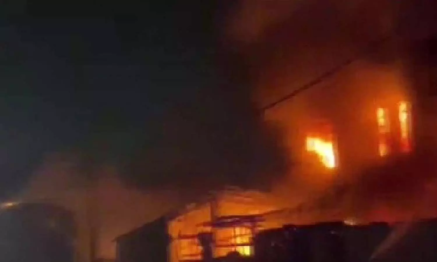 Fire in Old Seemapuri, 4 people including two women died of suffocation
