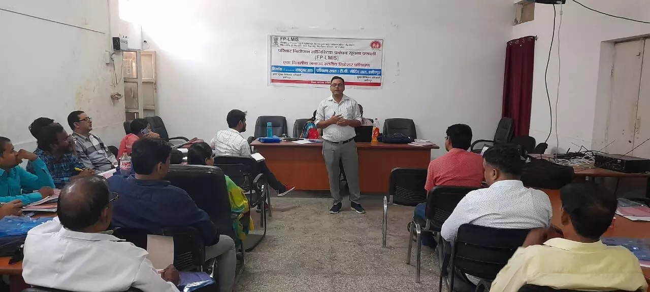 Hamirpur News: स्वास्थ्य कार्यक्रमों की हो रही कड़ी निगरानी, ड्यूटी ईमानदारी से करें कर्मचारी
