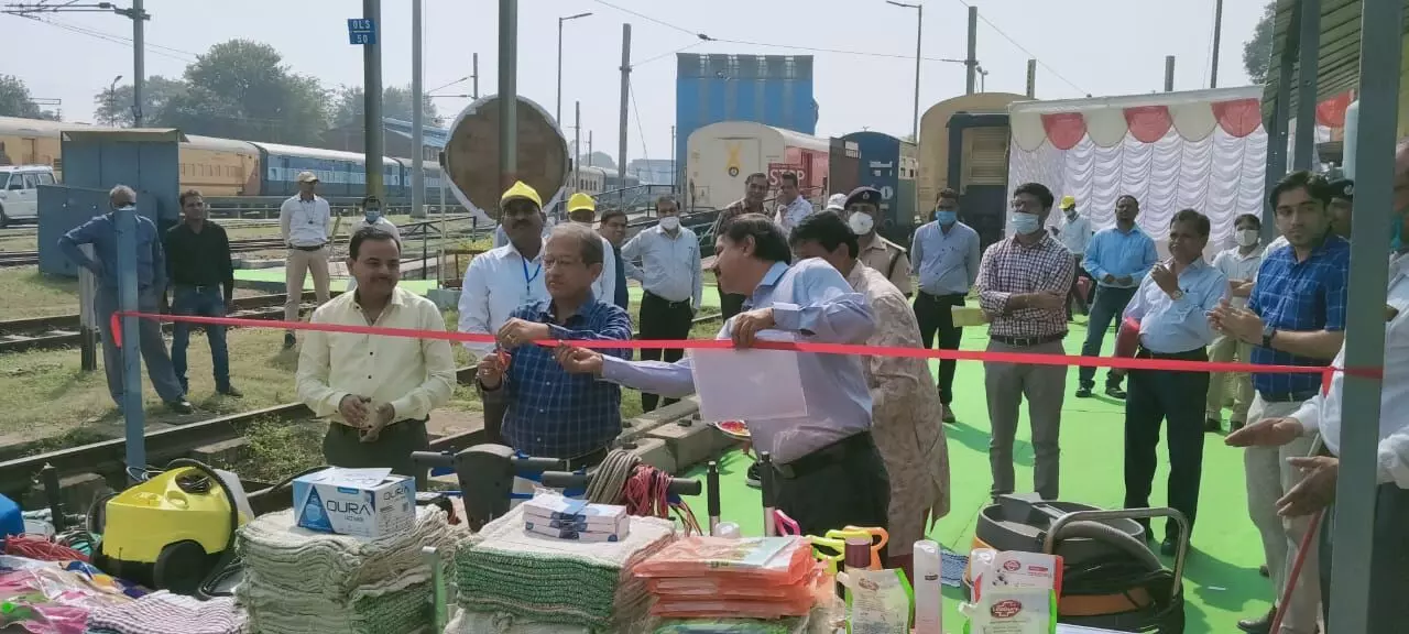 Divisional Railway Manager Ashutosh inaugurated the new cleaning contract at Coach Care Center in Jhansi