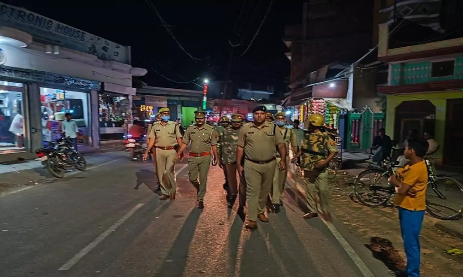लखीमपुर खीरी पुलिस कर रही पैदल गश्त