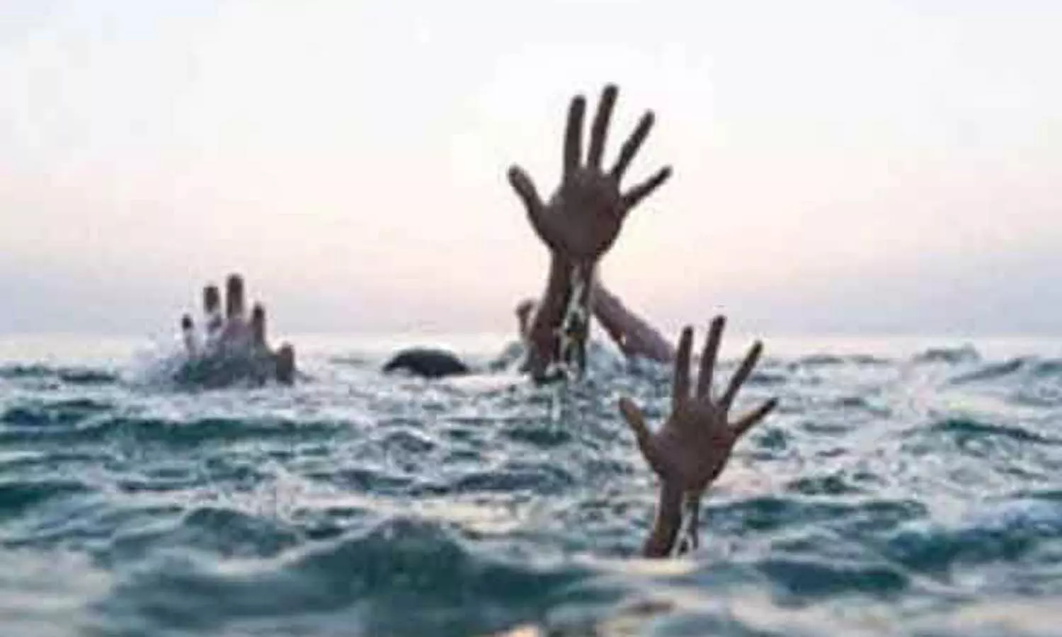Jalaun News: जालौन में बड़ा हादसा, यमुना में नहाने गए तीन युवक डूबे, परिवार में मचा कोहराम