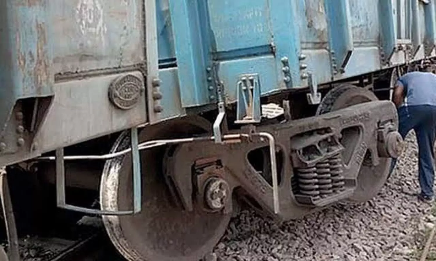 Varanasi lucknow Rail marg