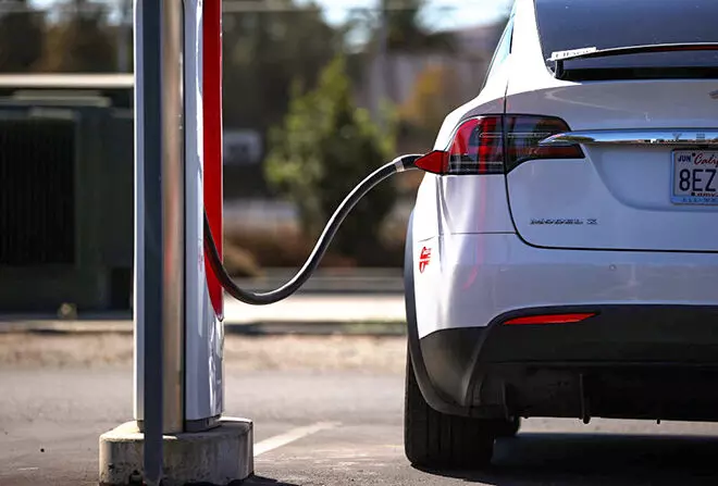 Good News: अगले दो साल में पेट्रोल-डीजल की कीमत में बिकेंगे इलेक्ट्रिक वाहन, खरीदना होगा आसान