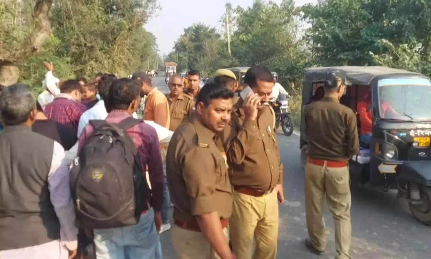 Road accident in Sant Kabir Nagar Ghanghata police station area, brother sister was crushed by a truck on Ramjanki Marg