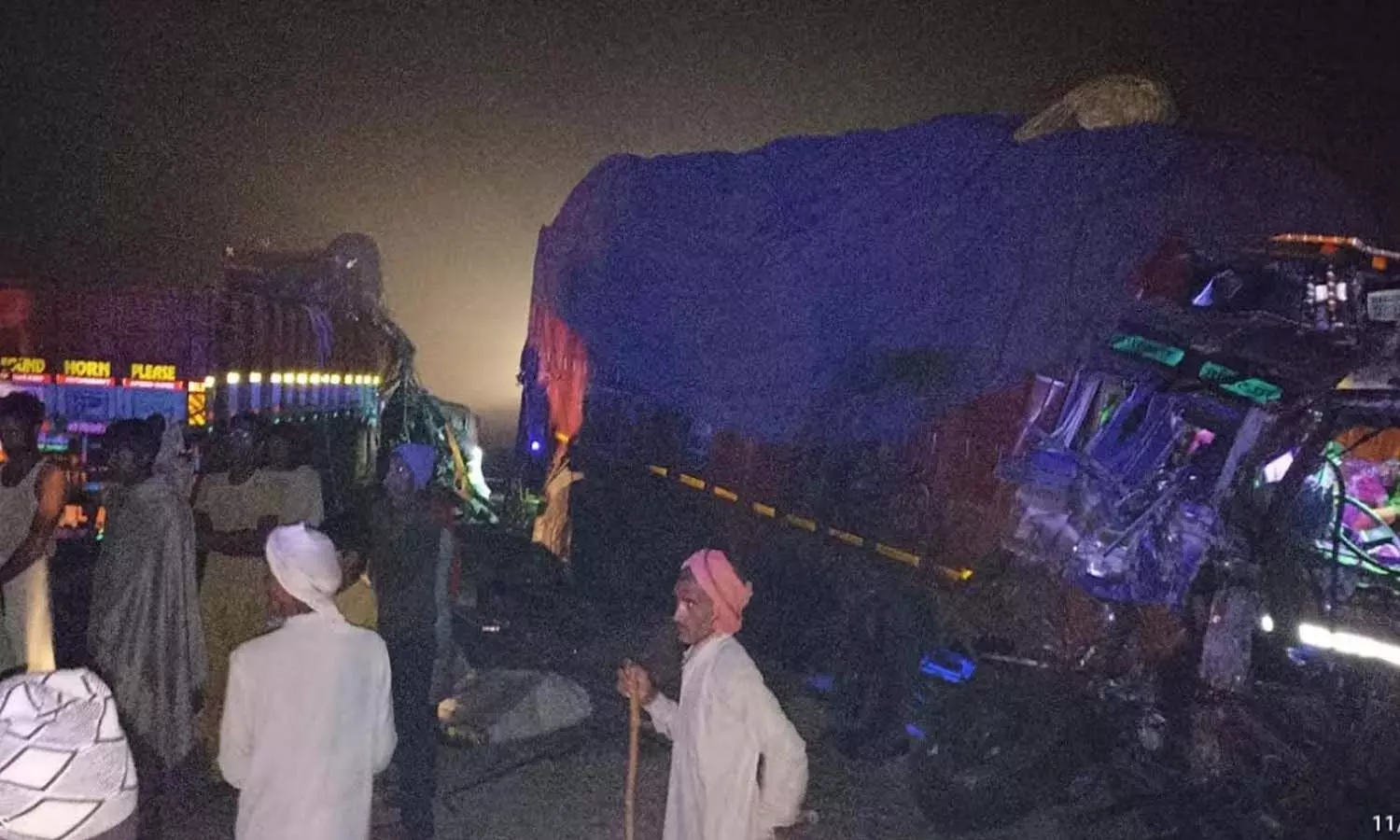 Bahraich Truck Accident News: Trucks collide head-on, driver dies