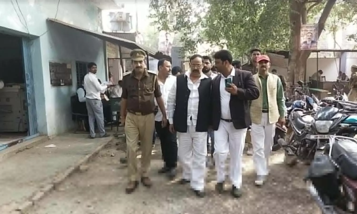 Mirzapur News: Uday Bhan Singh reached the court under tight security, warrant was issued in the old case