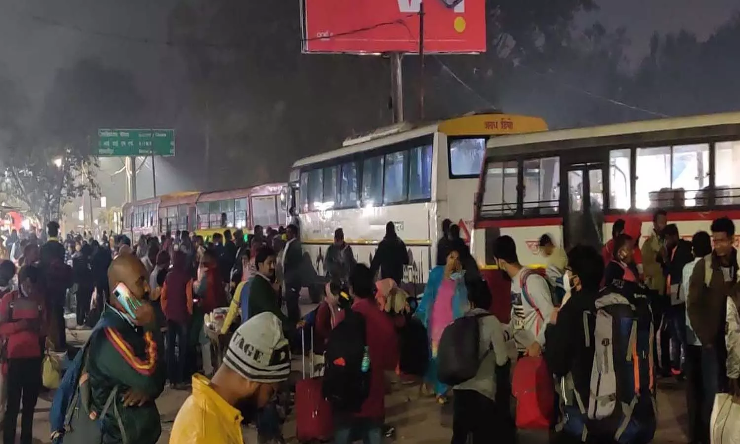 Gorakhpur News: Roadways buses went to PMs program, passengers are wandering on the road in the cold night