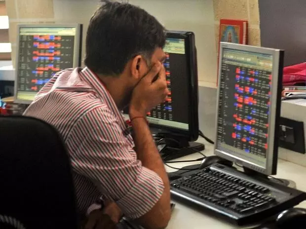 Stock Market Today: आज गिरावट के साथ खुला बाजार, Sensex 118 अंक तो Nifty भी लाल निशान में कर रहा ट्रेड