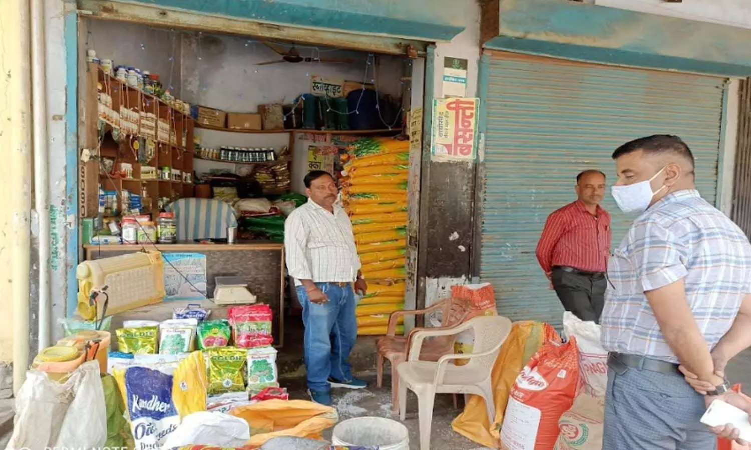 Bahraich News: Different teams raided 62 shops of seeds and fertilizers, one license revoked