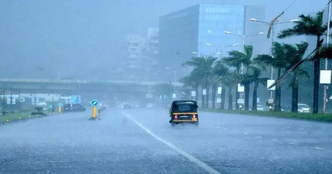 Aaj Ka Mausam: इन राज्यों में भारी बारिश का पूर्वानुमान, दिल्ली-एनसीआर में बढ़ा रहेगा प्रदूषण स्तर