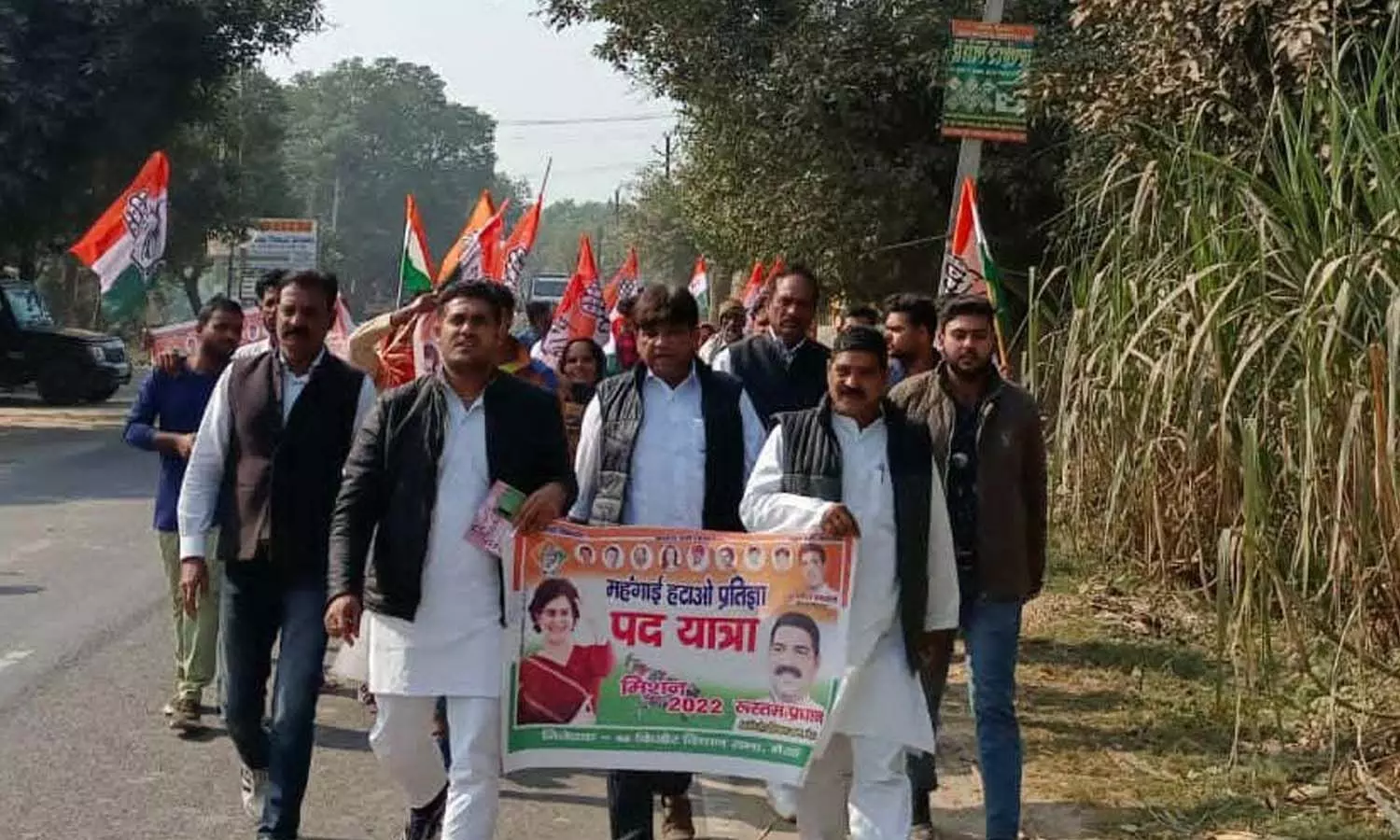 Meerut News: In Meerut, Congressmen attacked the BJP government through the Pratigya Padyatra