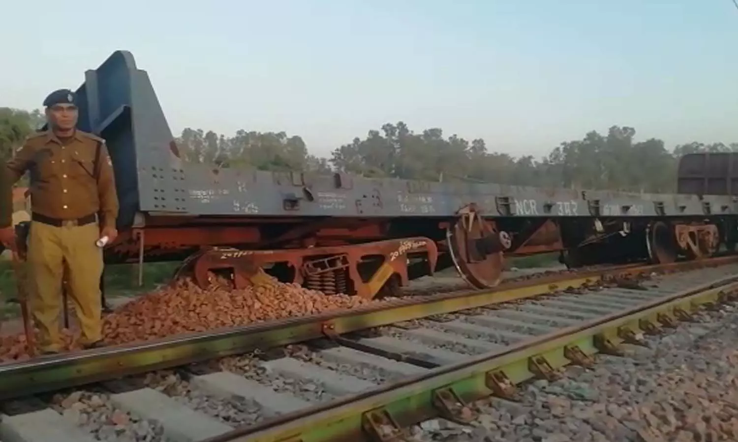 Mathura News: Goods train derails, stir in railway administration