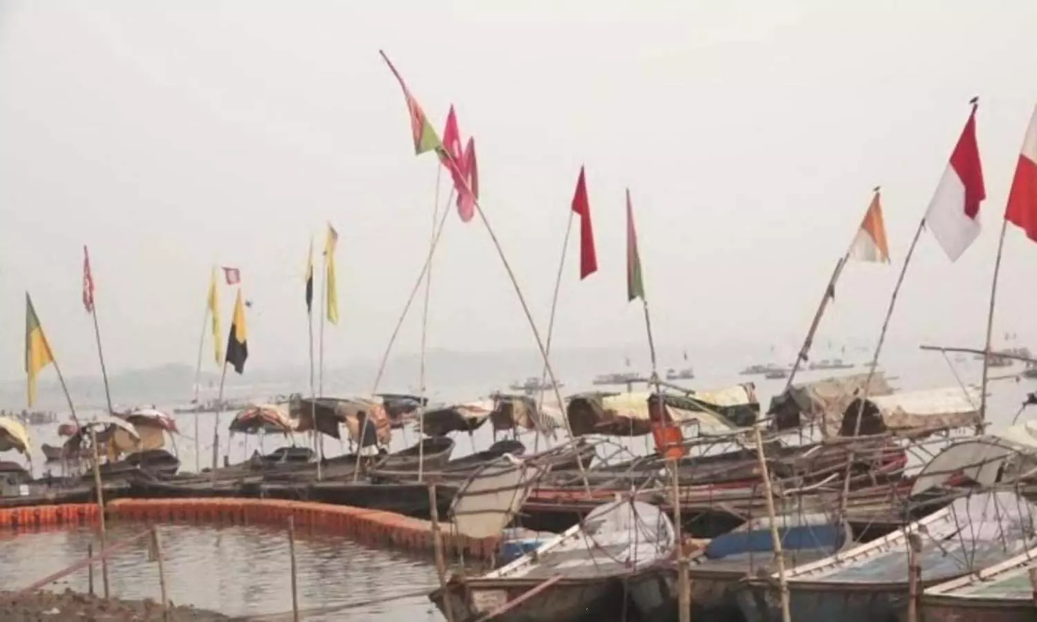 Prayagraj News: Why is there a network of flags on the Sangam coast, what is the secret of different colored flags