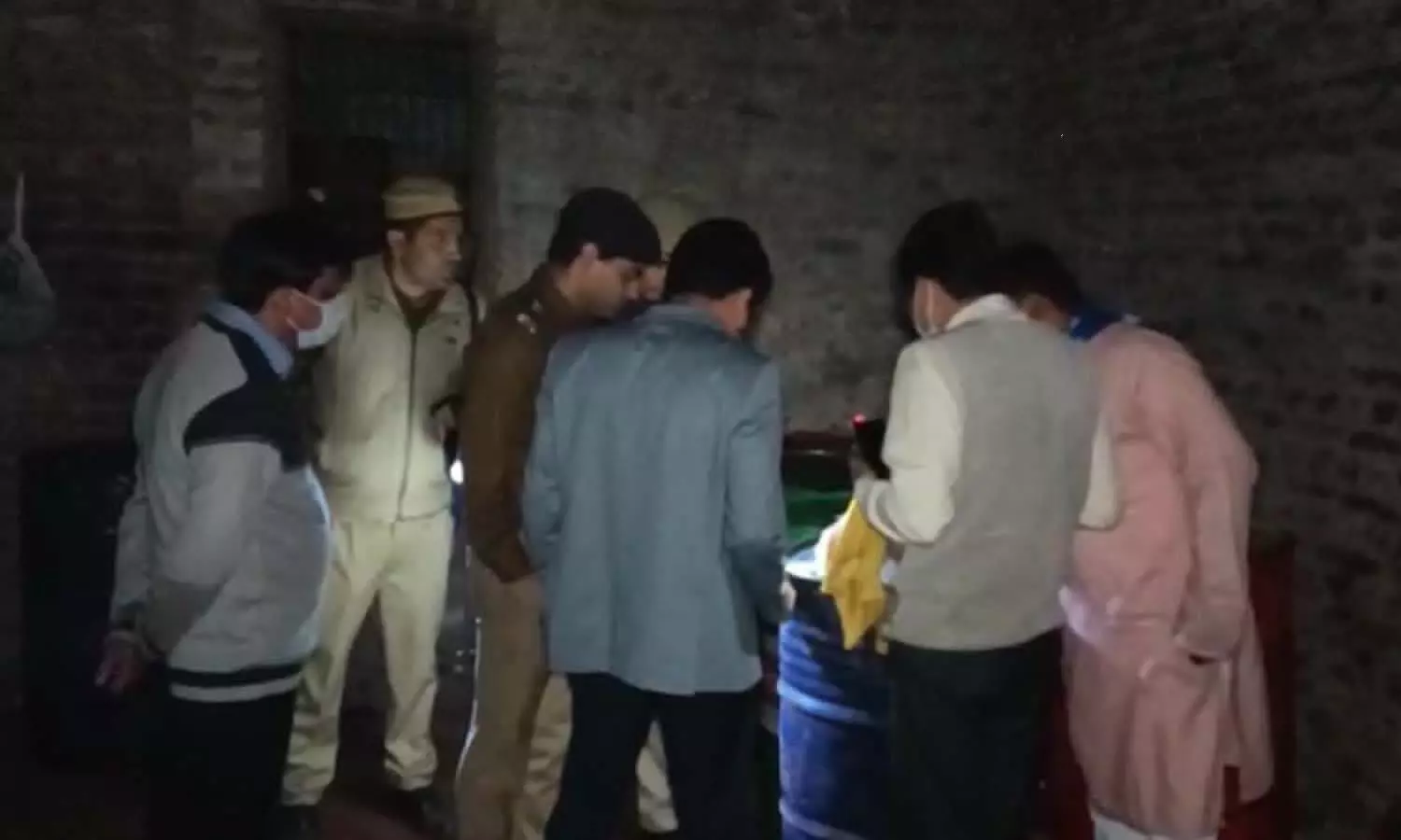 Hapur Crime News: Fake Diesel Racket Busted, Fake Diesel Mobil Oil Caught