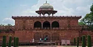 Free entry in Taj Mahal Museum