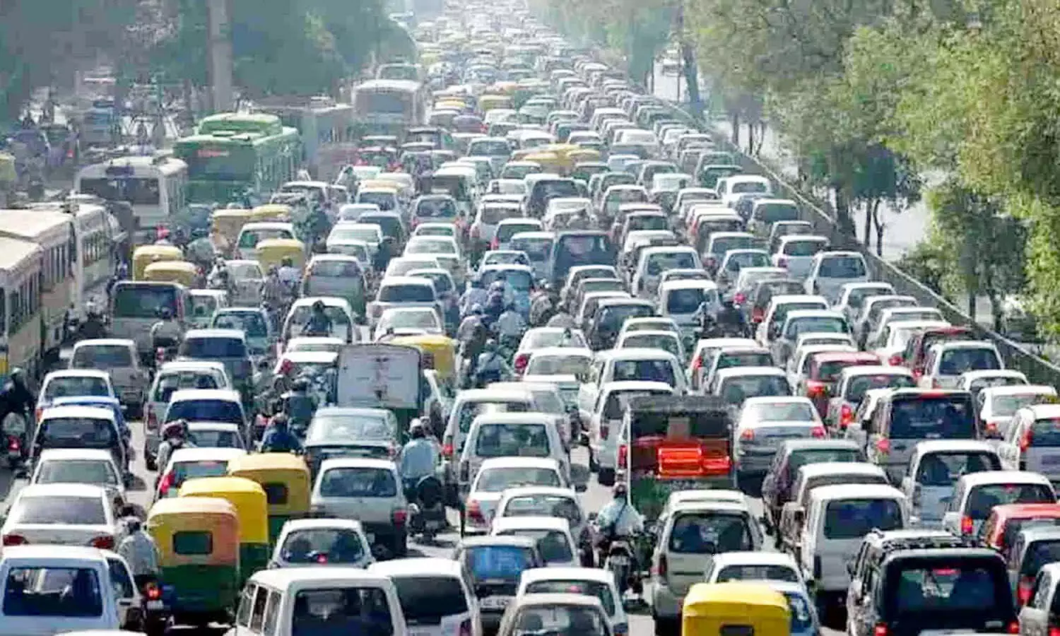 Delhi NCR Air Pollution: दिल्‍ली में पेट्रोल-डीजल गाड़ियों की एंट्री बैन, सरकार ने किया बड़ा फैसला