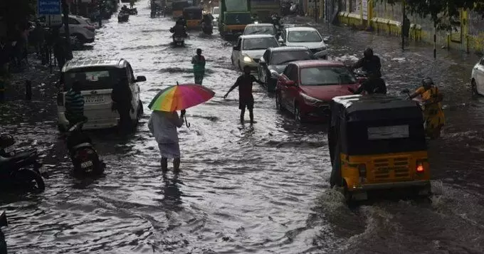 Aaj Ka Mausam Kaisa Hai: तमिलनाडु, पुडुचेरी के तटीय भागों में आज बरसेगी आफत की बारिश, मैदान में लुढ़कने लगा पारा