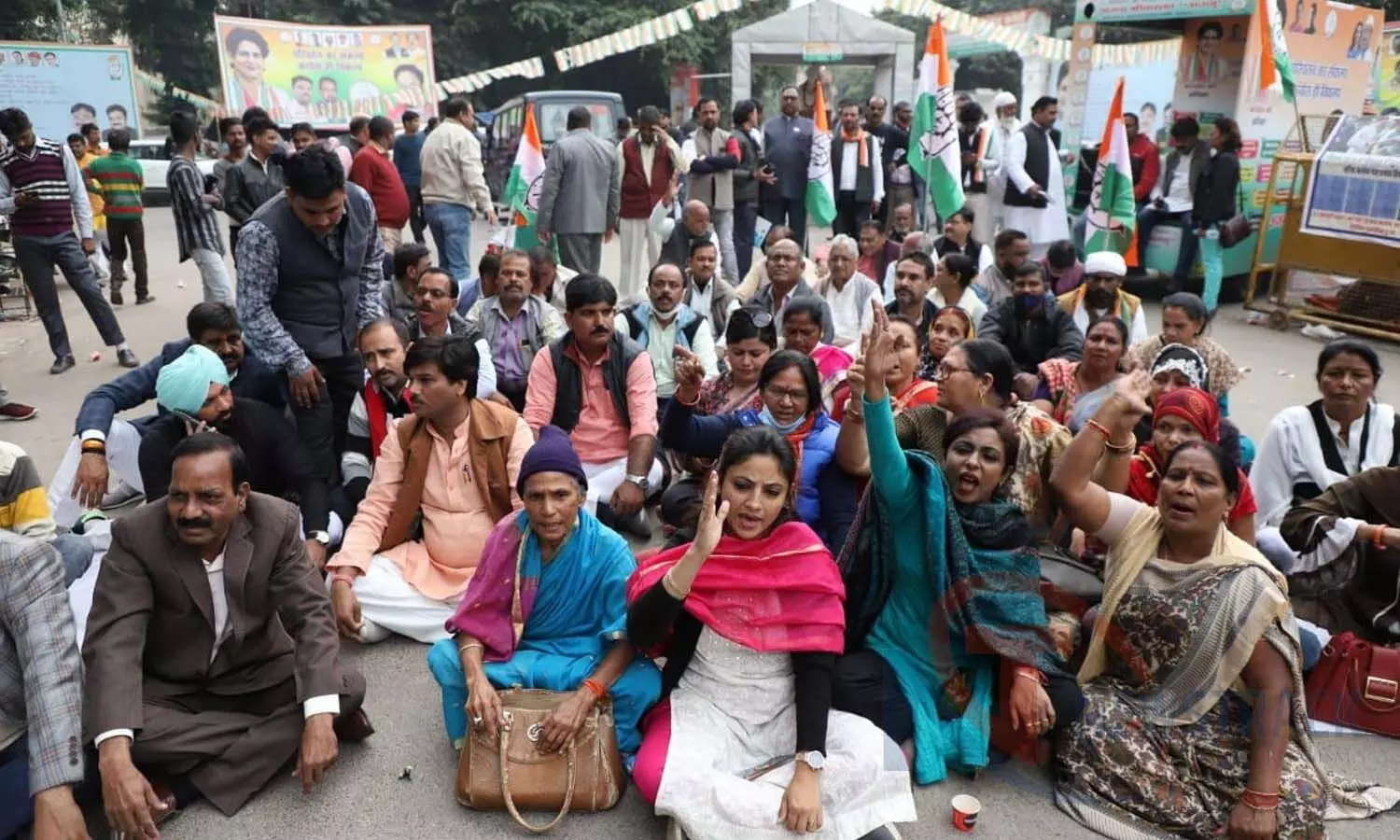 Lucknow News: Congress workers sitting on dharna demanding the dismissal of Minister of State for Home Ajay Mishra Teni, see photos