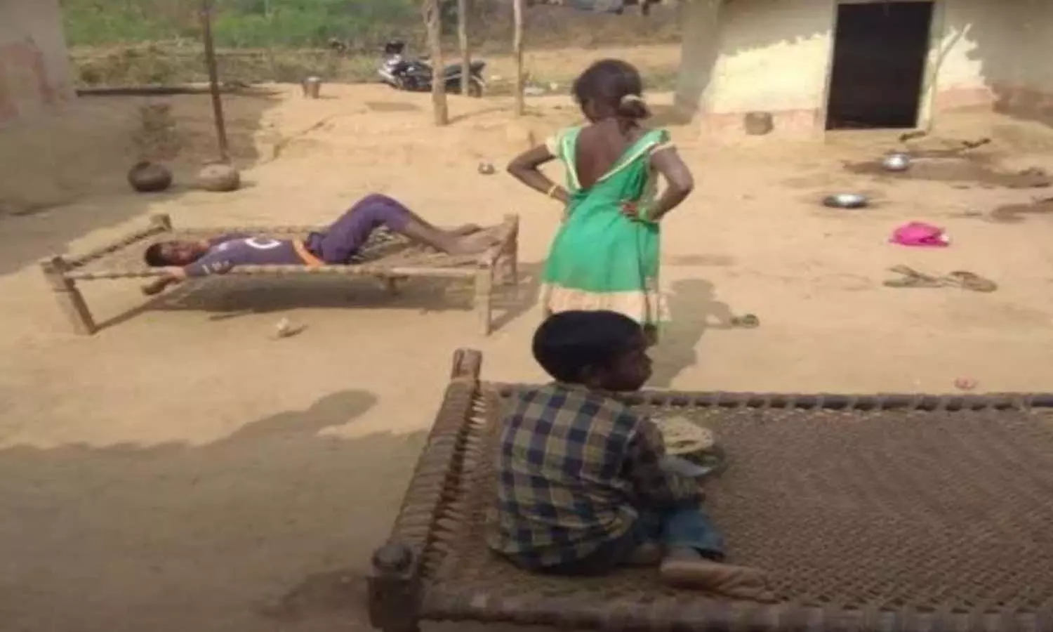 Sonbhadra News: मकरा में 39 मौतें, बुखार ने मचाया तांडव, मलेरिया के 25 नए मरीज मिले
