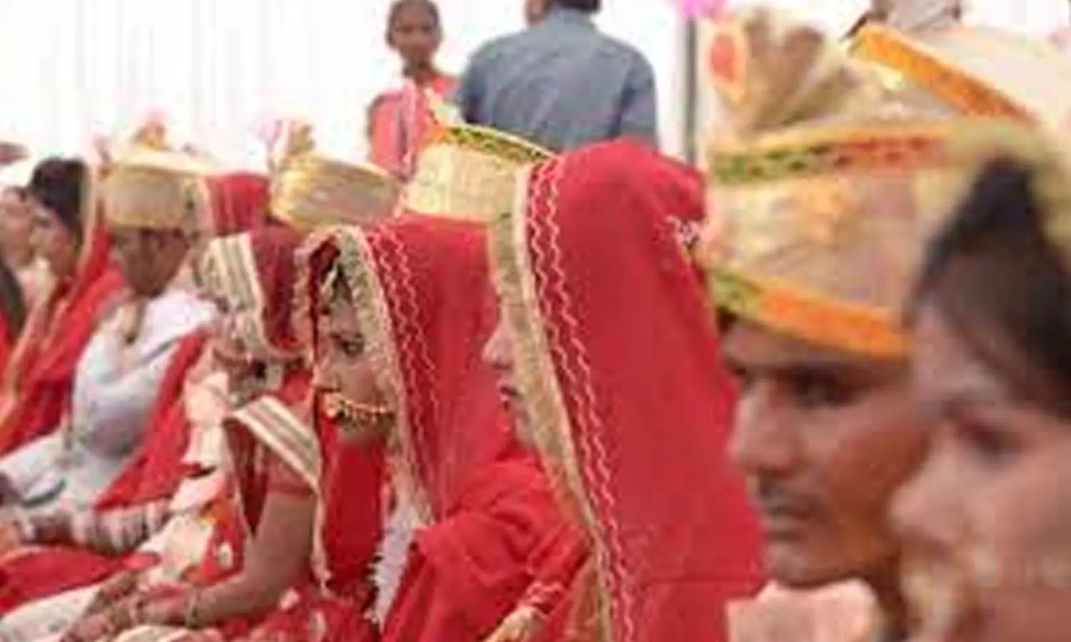 Ghazipur News: People running after seeing the officers: we should not do such marriages, how to raise quota couples