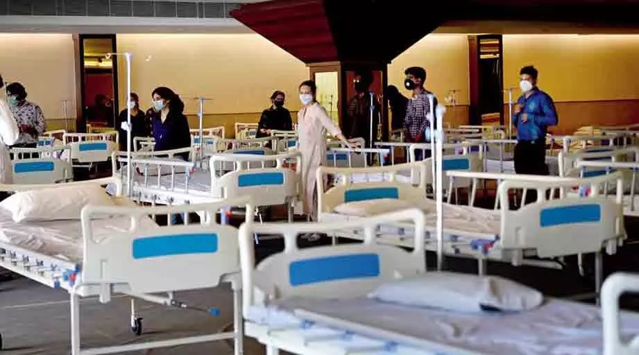 Omicron Variant: दिल्ली में बढ़ा ओमिक्रॉन का खतरा, मिले 15 संदिग्ध ! सभी LNJP अस्पताल में भर्ती