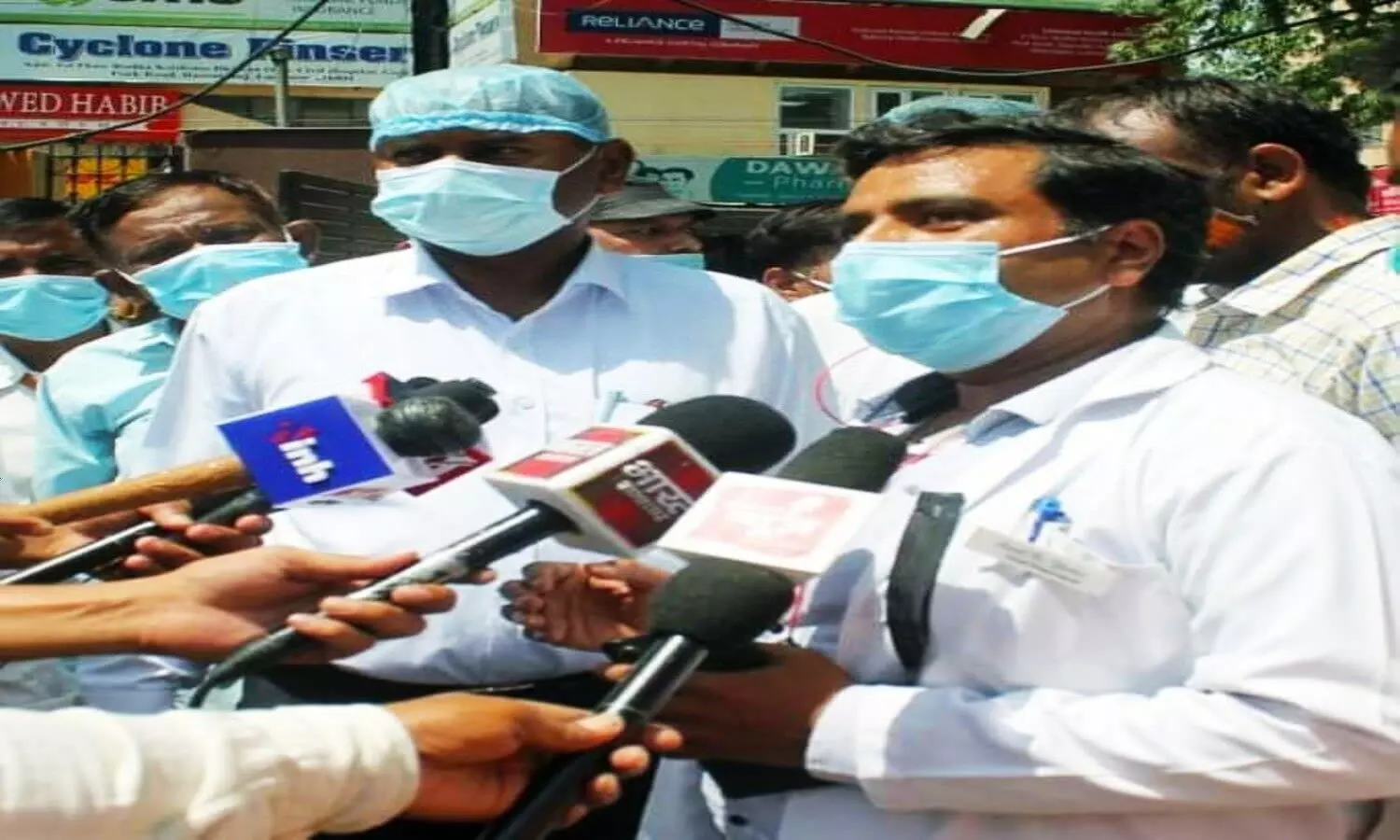 Lucknow News Is Hindi Pharmacists Protest by tying black ribbon in hospitals Pharmacist Federation Movement