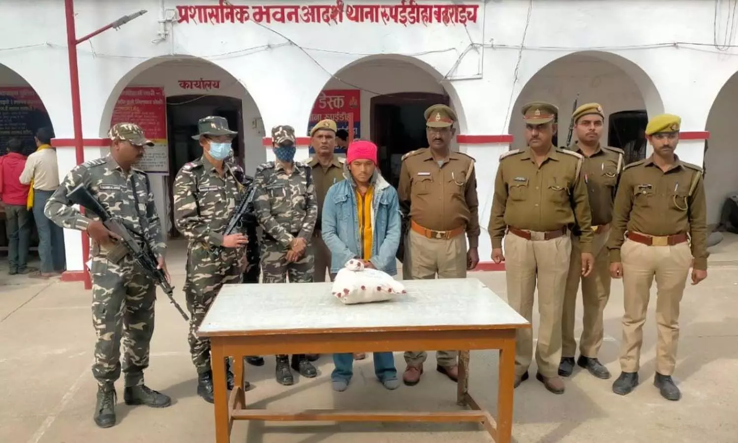 Bahraich Crime News: Nepalese arrested on border with charas worth two crores, sent to jail