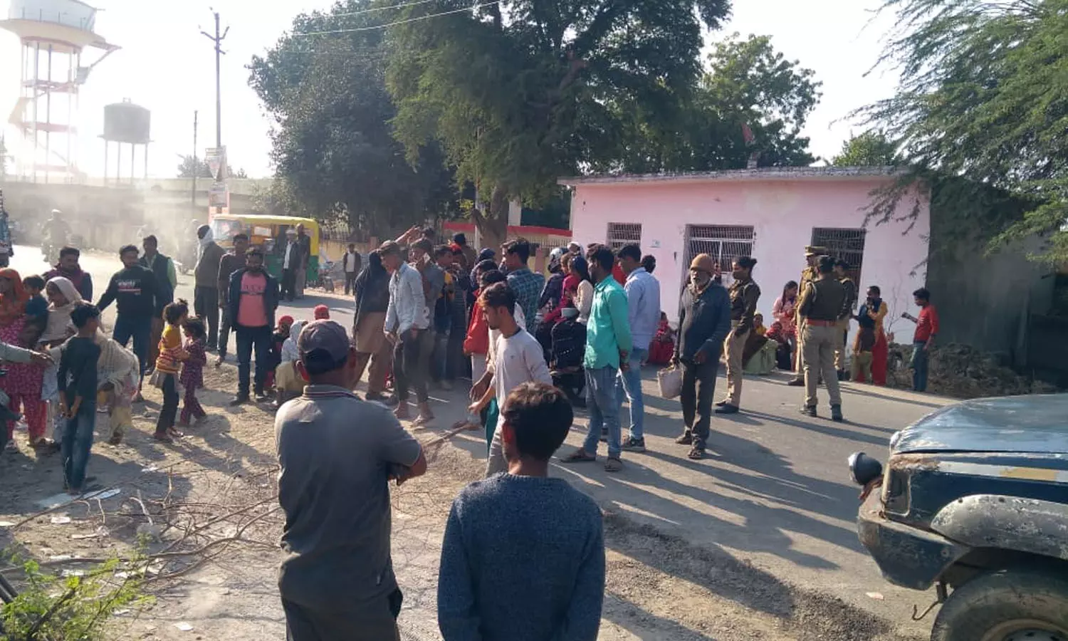 Jalaun News: उरई में जल निकासी को लेकर महिलाओं ने लगाया जाम, 2 घंटे तक आवागमन रहा बाधित