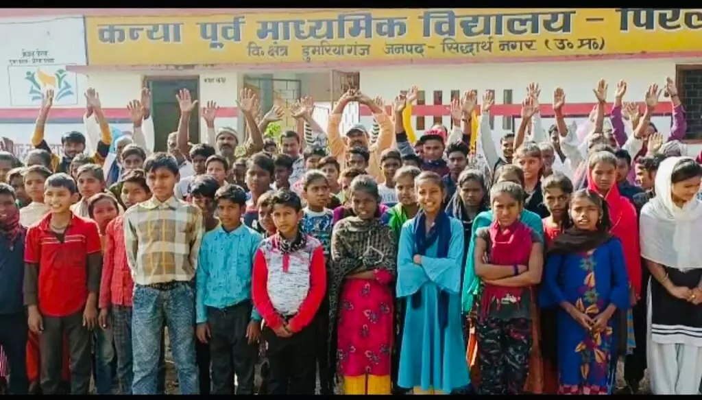 Siddharthnagar News: प्रधानाध्यापक व सहायक अध्यापक के बीच चले लात-घूंसे, लड़ाई से छात्र भयभीत