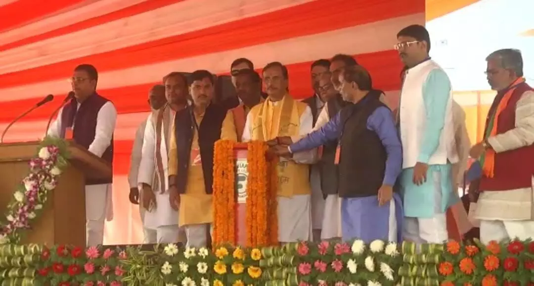 Maharajganj News: नौतनवा विधानसभा में डिप्टी CM डॉ. दिनेश शर्मा ने किया साढ़े ग्यारह करोड़ की विकास परियोजनाओं का लोकार्पण